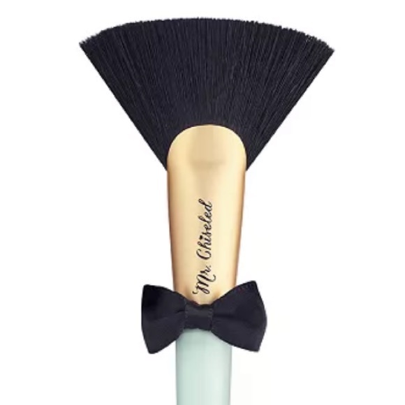 Too Faced Mr. Chiseled Contouring Brush - Picture 11 of 16